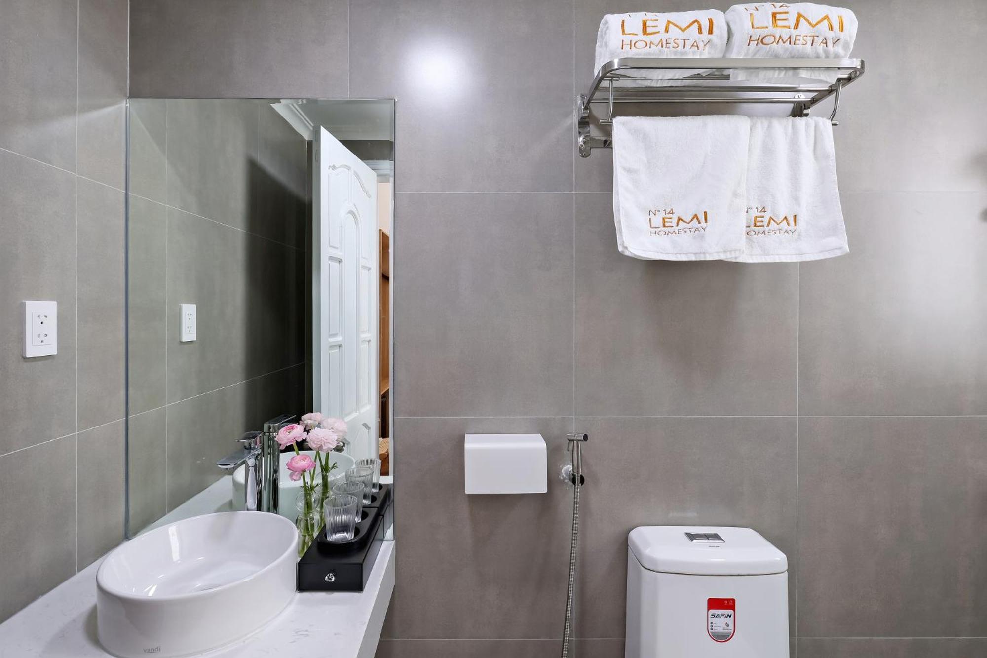 Lemi - Homestay In Hue Buitenkant foto